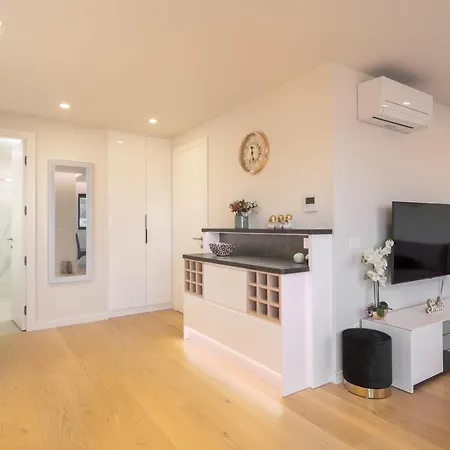 Sun&sea Deluxe Apartment,free Parking